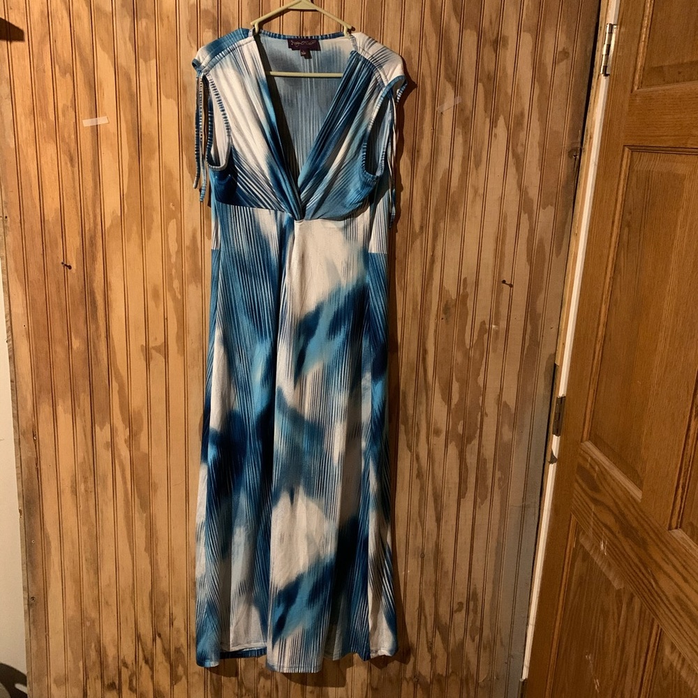Women’s Sleeveless Full length dress